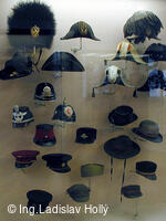 Nový Jičín, OVM, Žerotínský zámek, výstava klobouků "Nechte na hlavě"